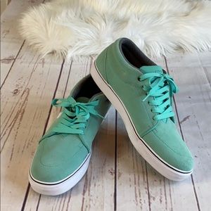 VINTAGE NIKE Men’s shade tennis shoes size 10